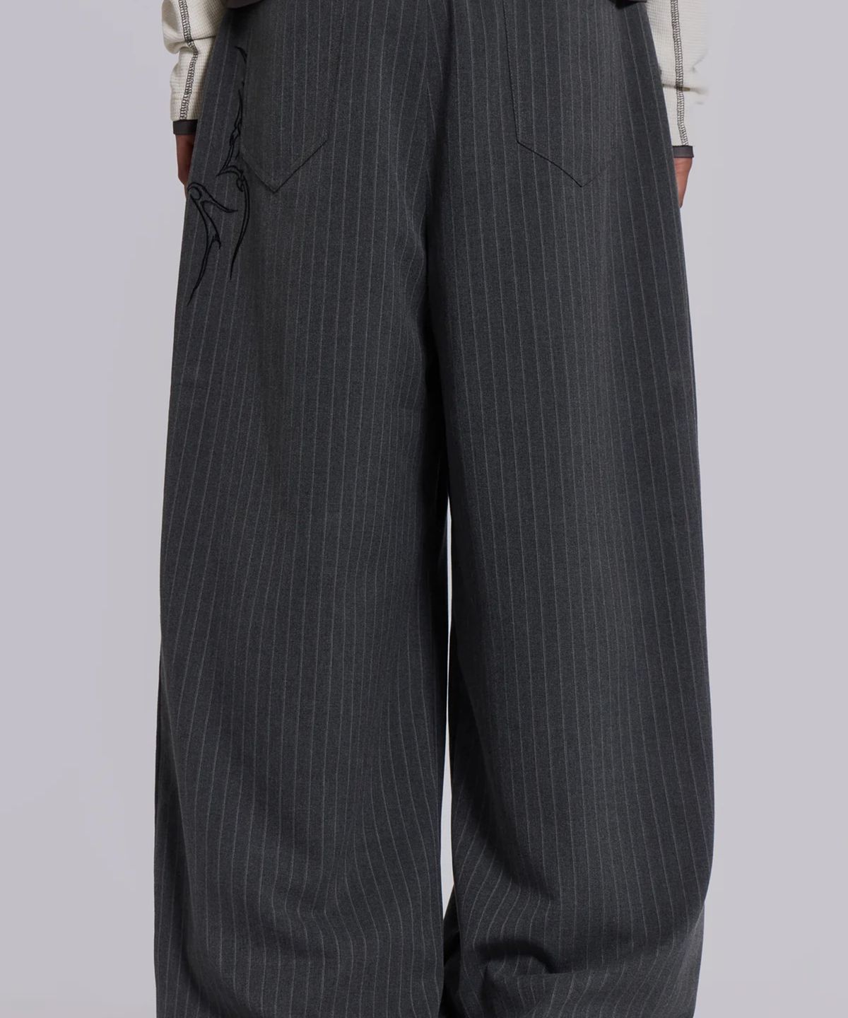 제이디드 런던(JADED LONDON) (U) 고딕 핀스트라이프 골리앗 트라우저 그레이 GOTHIC PINSTRIPE GOLIATH TROUSERS GREY