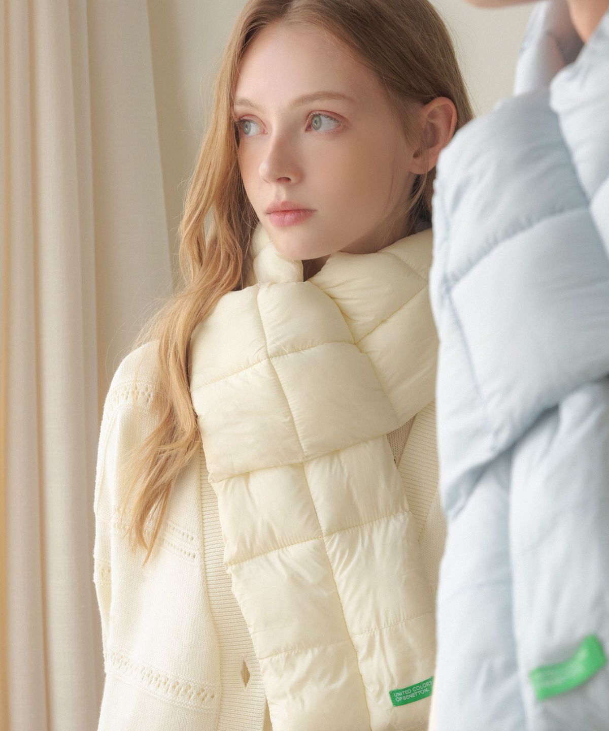 베네통(BENETTON) 비비드 폴딩 패딩 머플러 아이보리