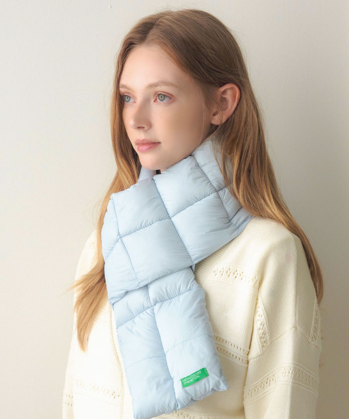 베네통(BENETTON) 비비드 폴딩 패딩 머플러 라이트 블루