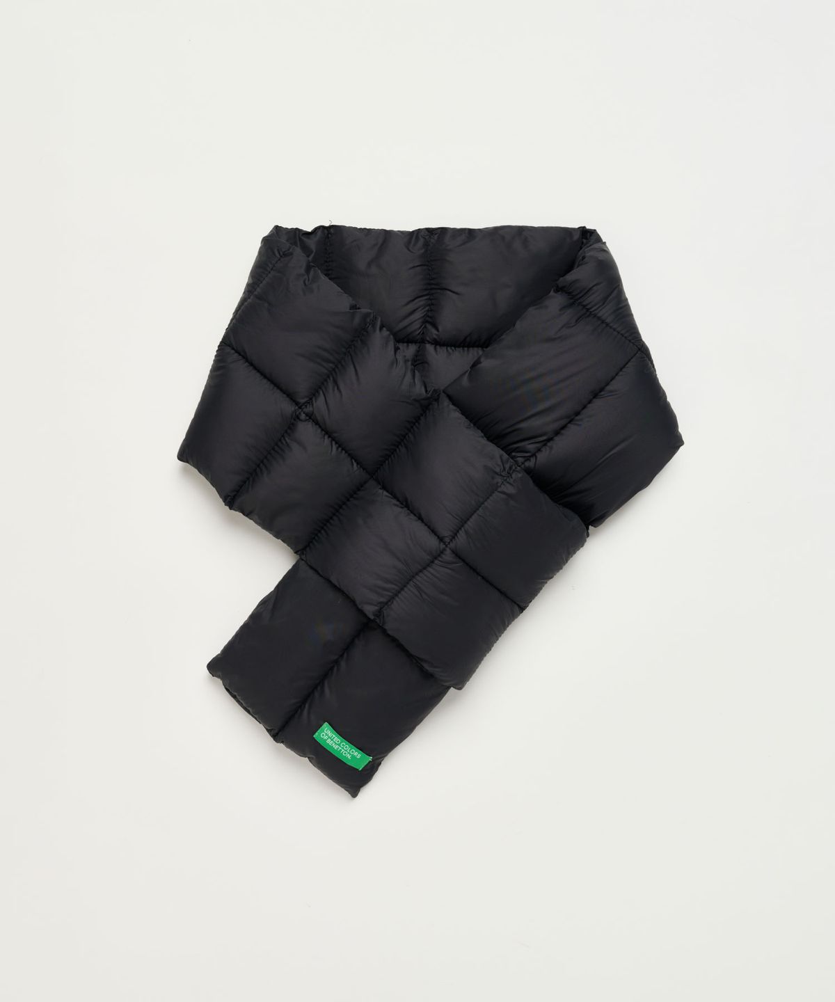 베네통(BENETTON) 비비드 폴딩 패딩 머플러 블랙