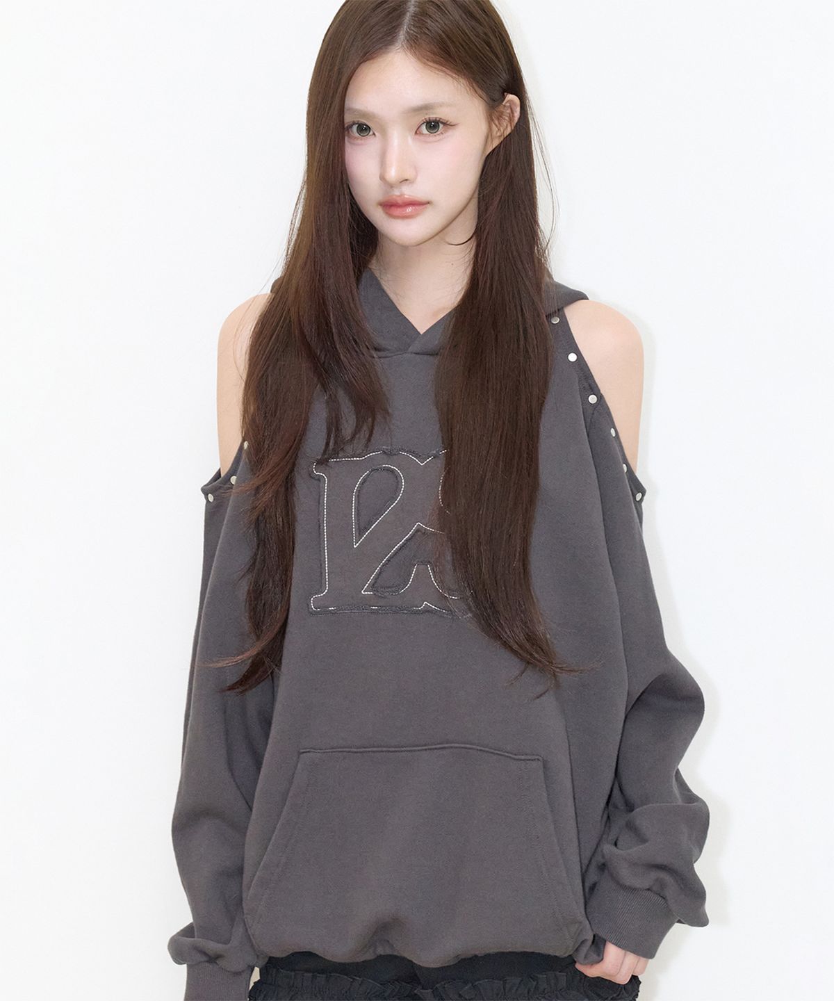 일리고(ILLIGO) 129 컷아웃 오버핏 후드티 차콜