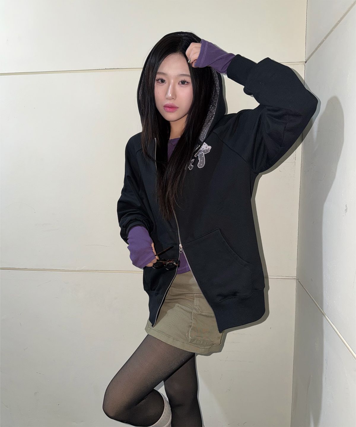 어썸스튜디오(AWESOME STUDIO) 머쉬룸 아플리케 후드 집업 블랙