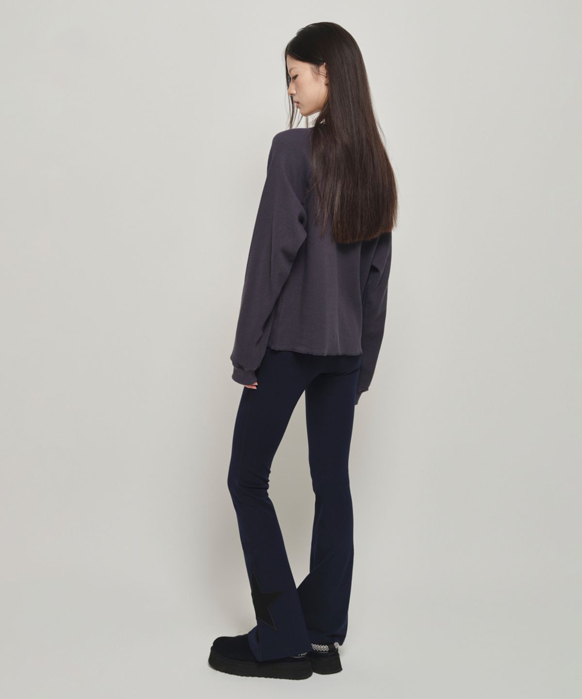 홈바디띵즈(HOMEBODY THINGS) STAR PATCH FLARE PANTS (NAVY)