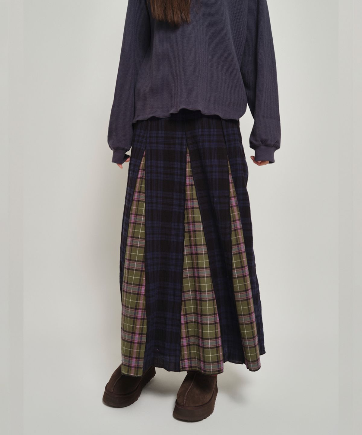 홈바디띵즈(HOMEBODY THINGS) HBT CHECK PATTERN FLARE SKIRT (NAVY-GREEN)