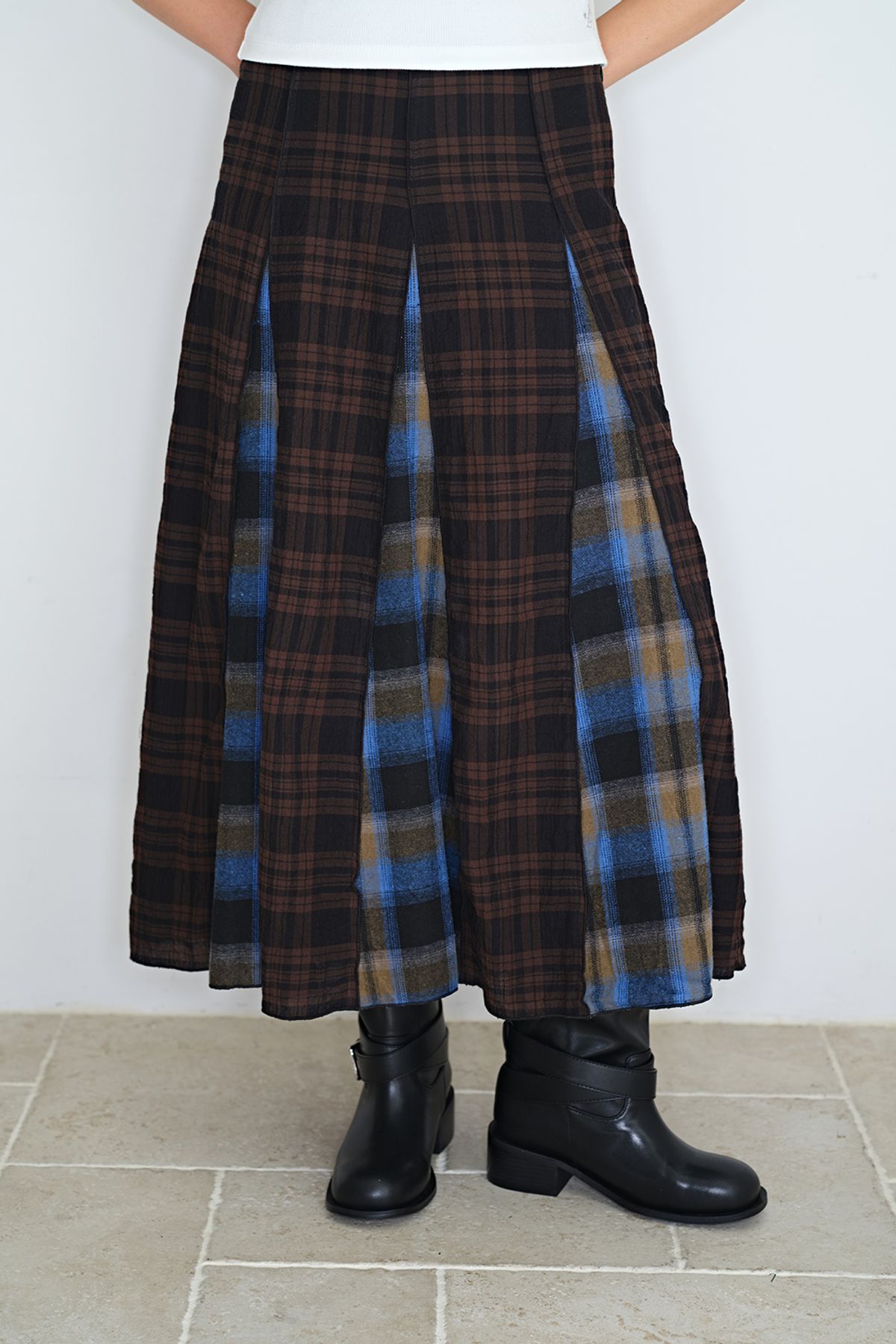 홈바디띵즈(HOMEBODY THINGS) HBT CHECK PATTERN FLARE SKIRT (BROWN-BLUE)