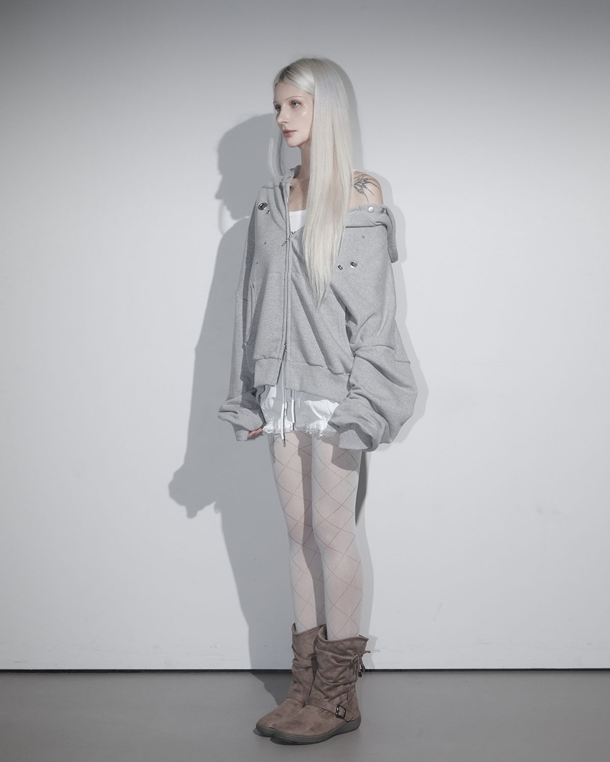 쏘씨(SAUCY) Eyelet hood jumper (Grey)