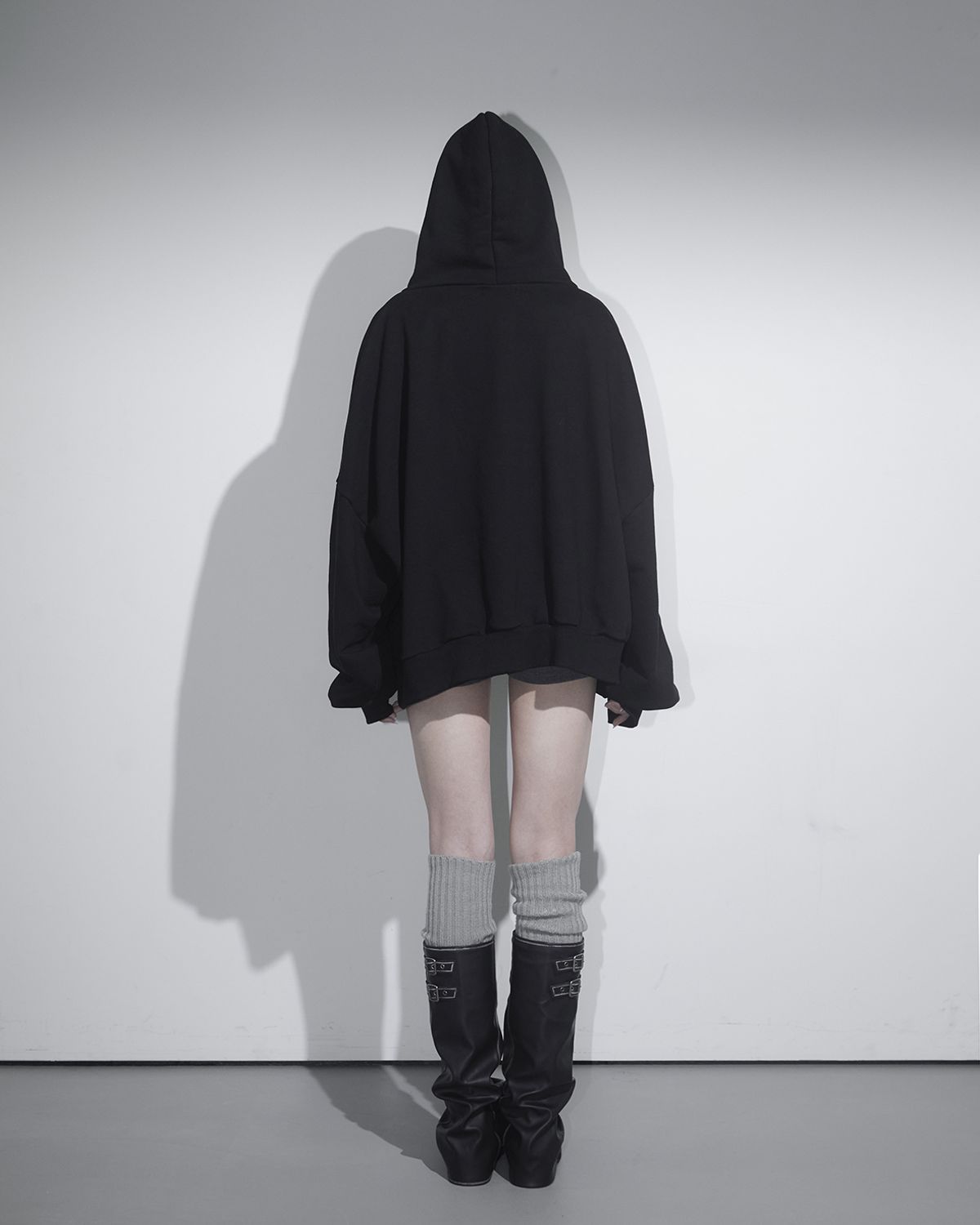 쏘씨(SAUCY) Eyelet hood jumper (Black)