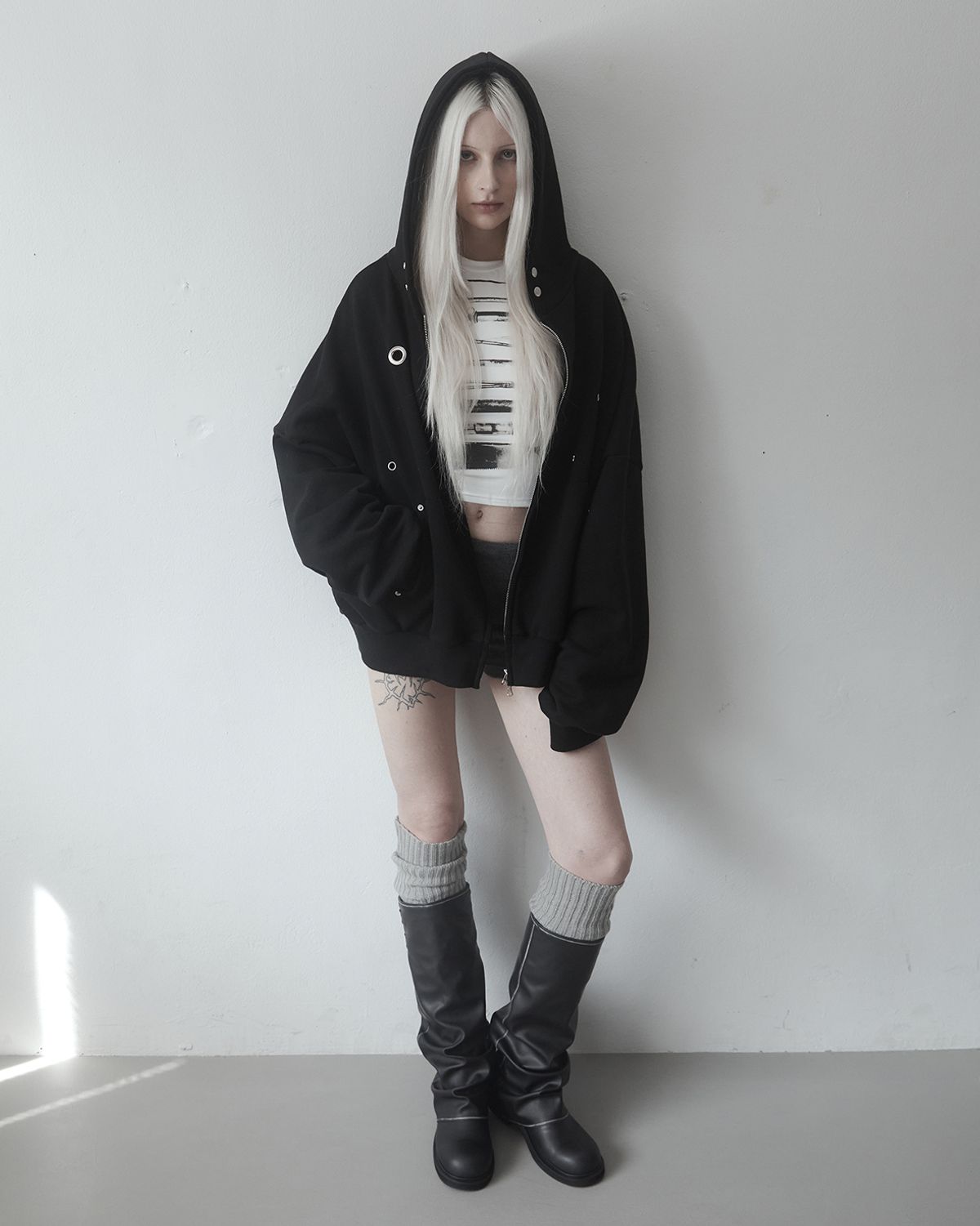 쏘씨(SAUCY) Eyelet hood jumper (Black)