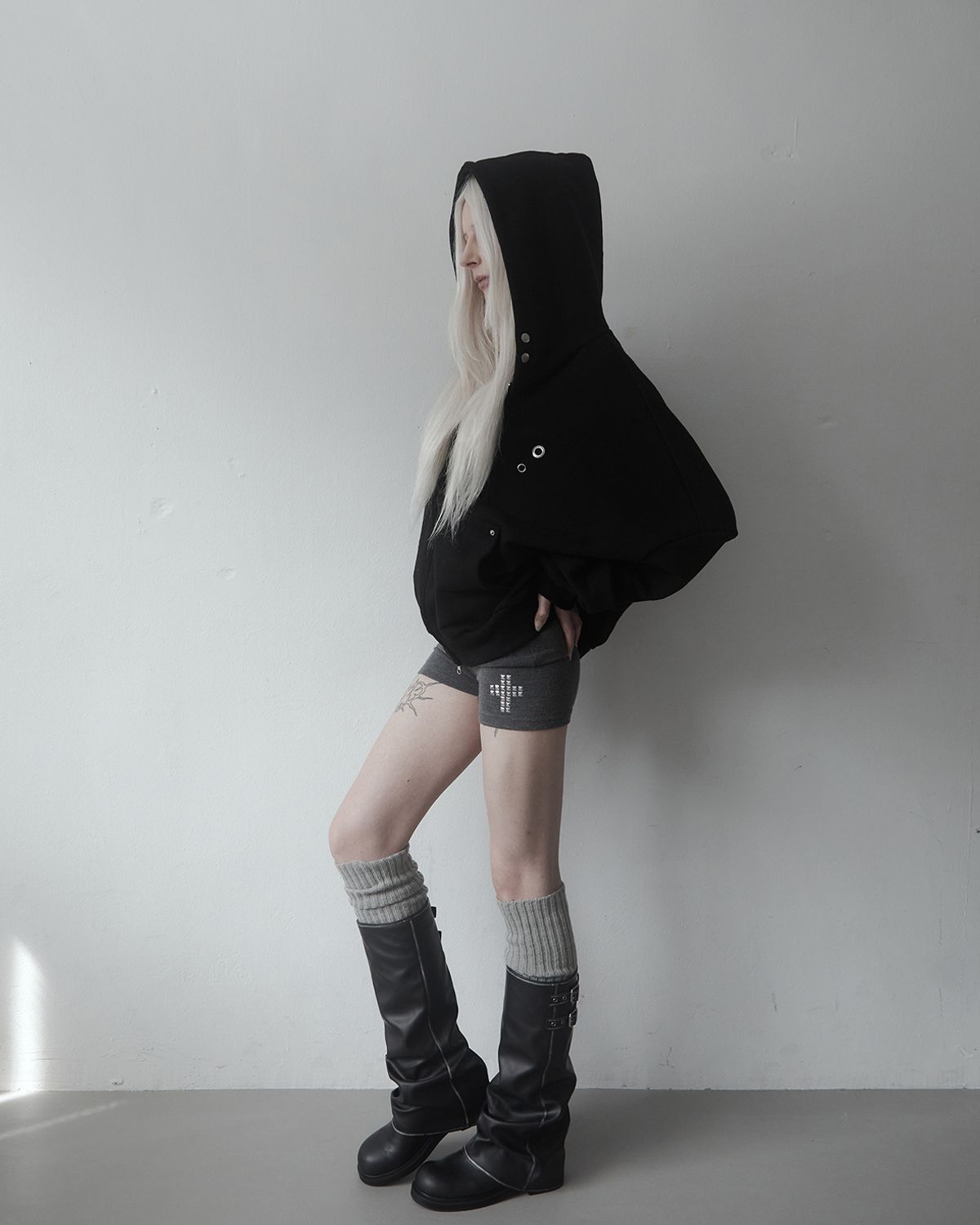 쏘씨(SAUCY) Eyelet hood jumper (Black)