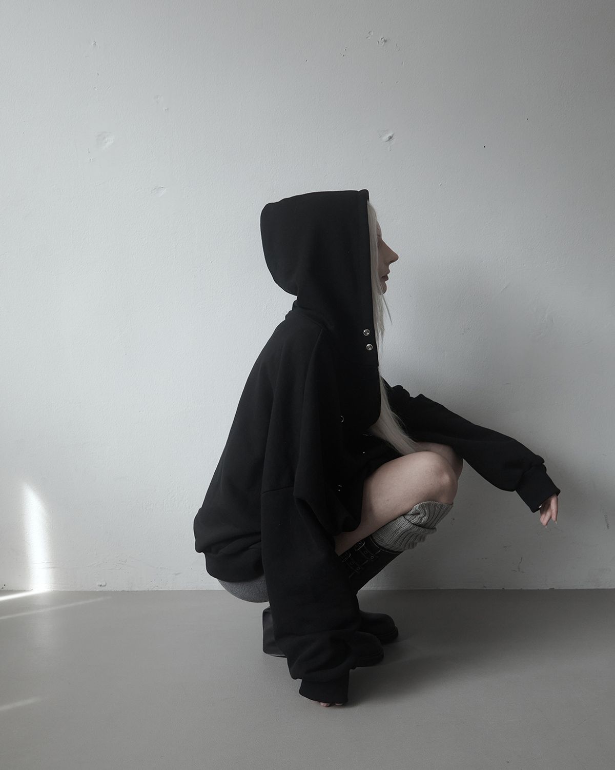 쏘씨(SAUCY) Eyelet hood jumper (Black)