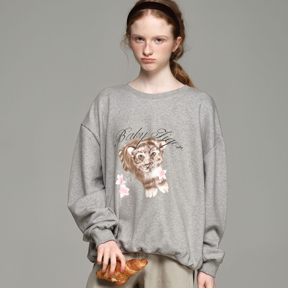 뮤즈무드(MUSEMOOD) baby tiger sweatshirt(맨투맨)