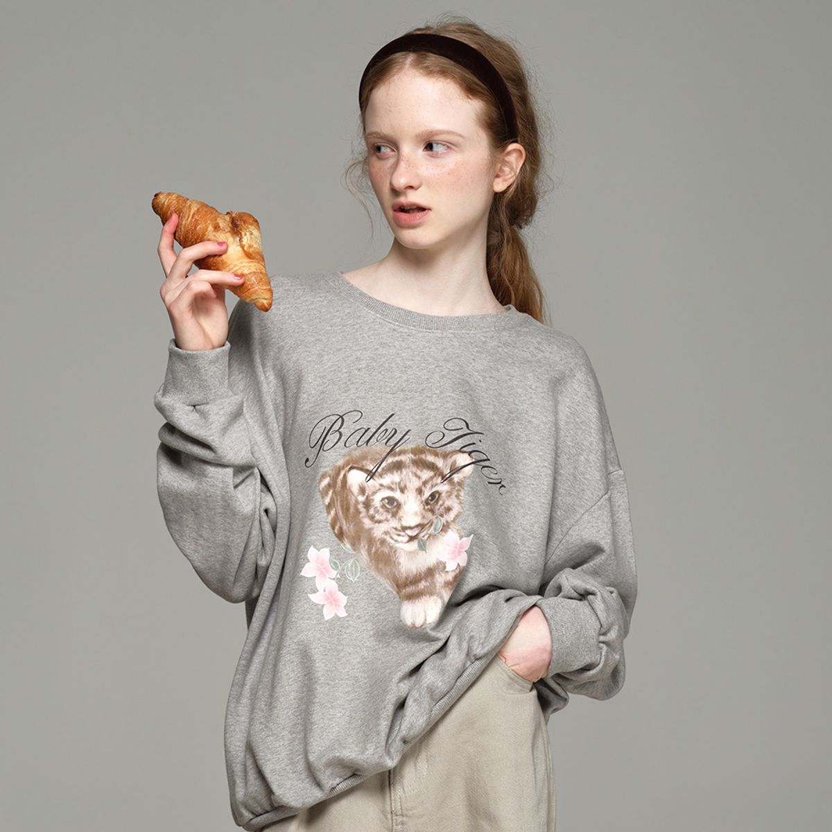 뮤즈무드(MUSEMOOD) baby tiger sweatshirt(맨투맨)