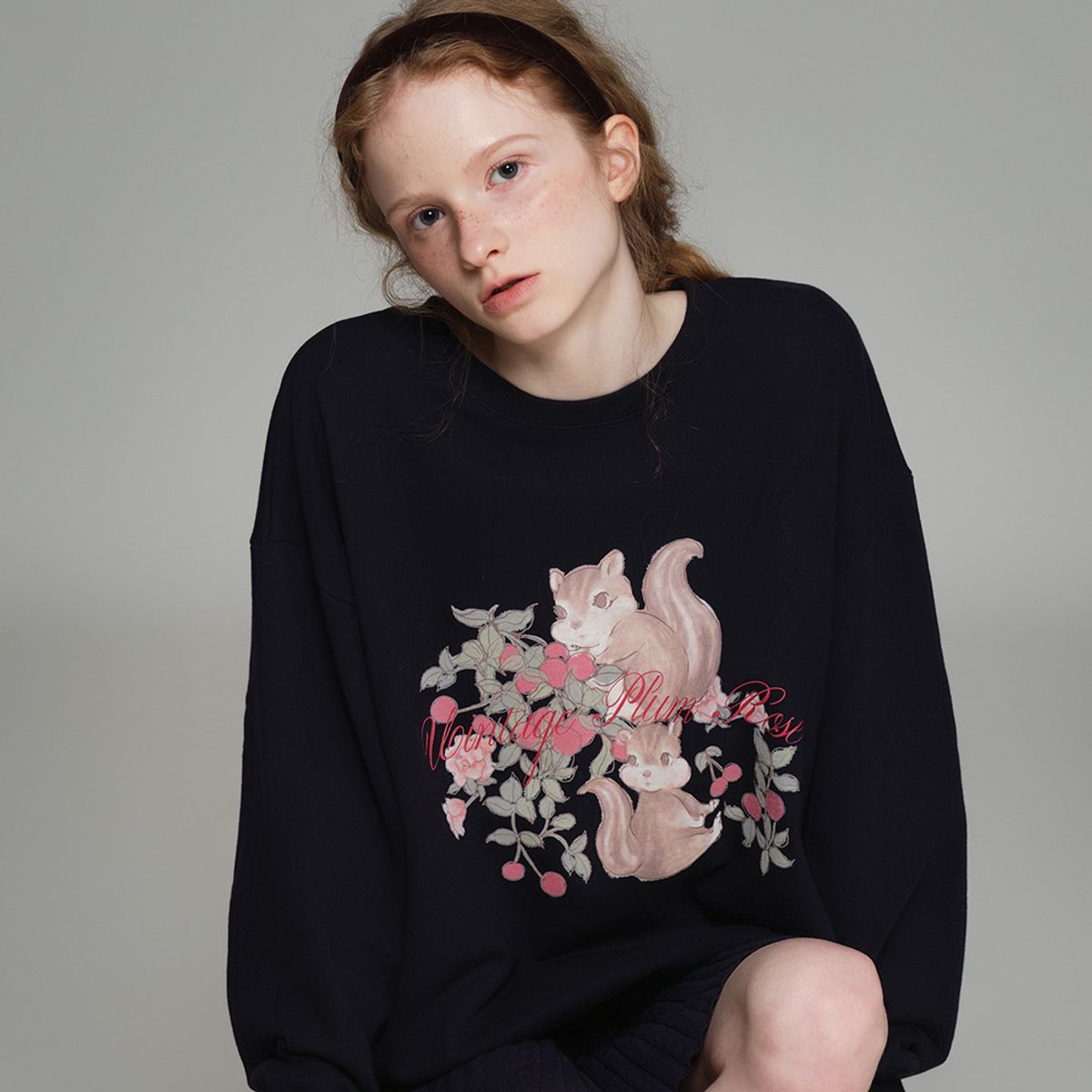 뮤즈무드(MUSEMOOD) vintage plum rose sweatshirt(맨투맨)