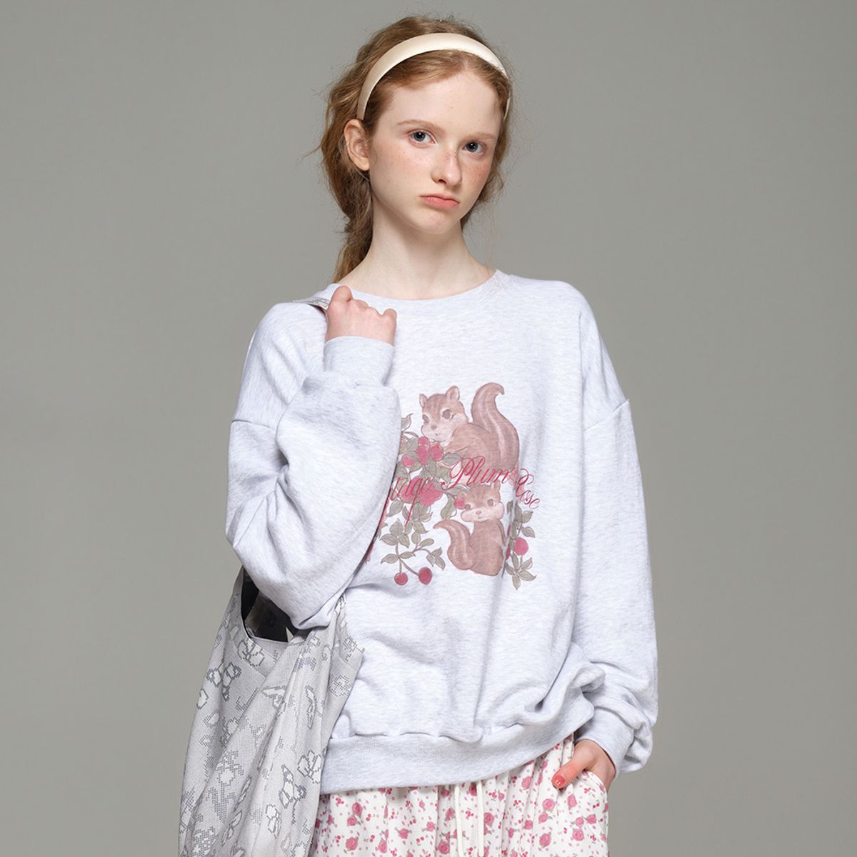 뮤즈무드(MUSEMOOD) vintage plum rose sweatshirt(맨투맨)