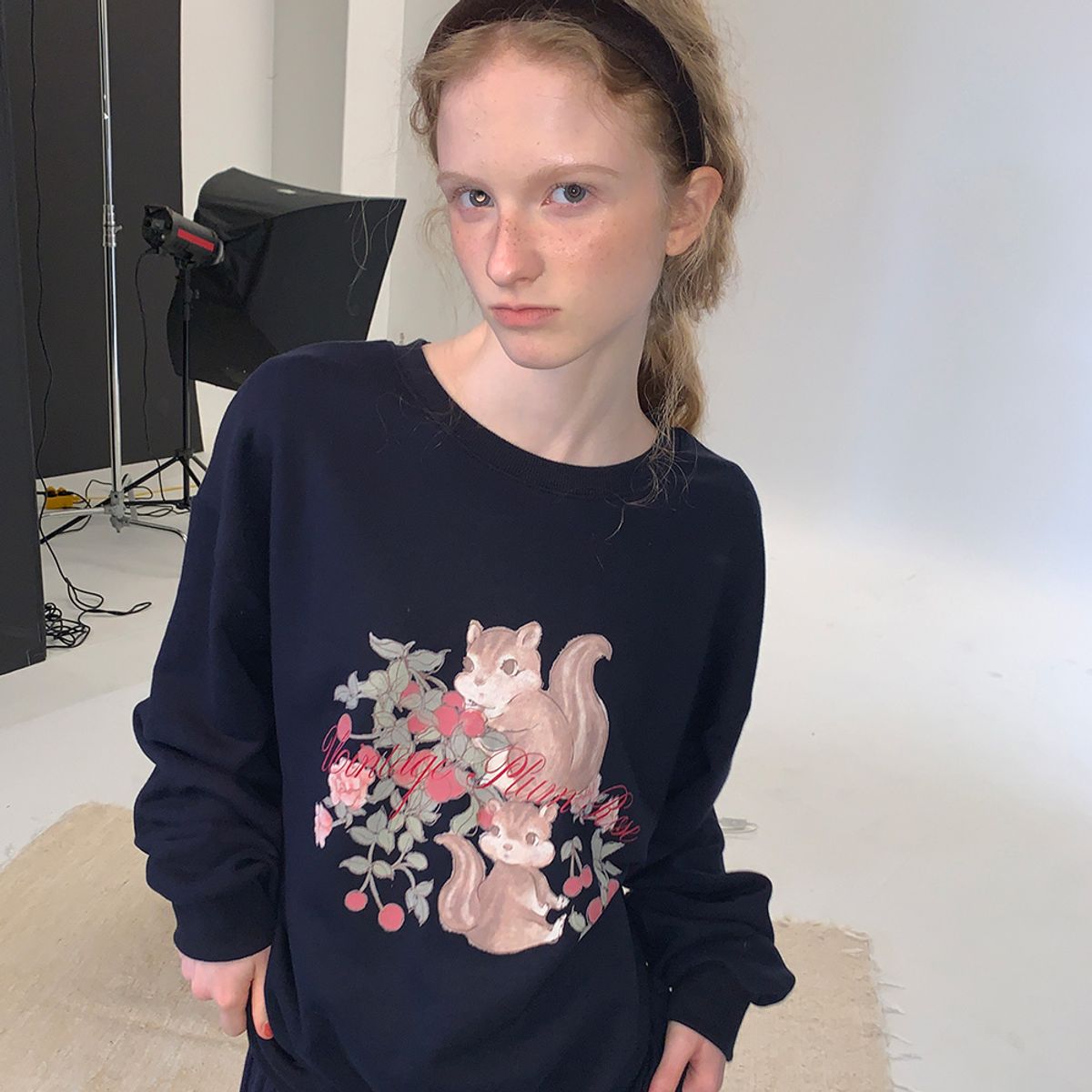 뮤즈무드(MUSEMOOD) vintage plum rose sweatshirt(맨투맨)