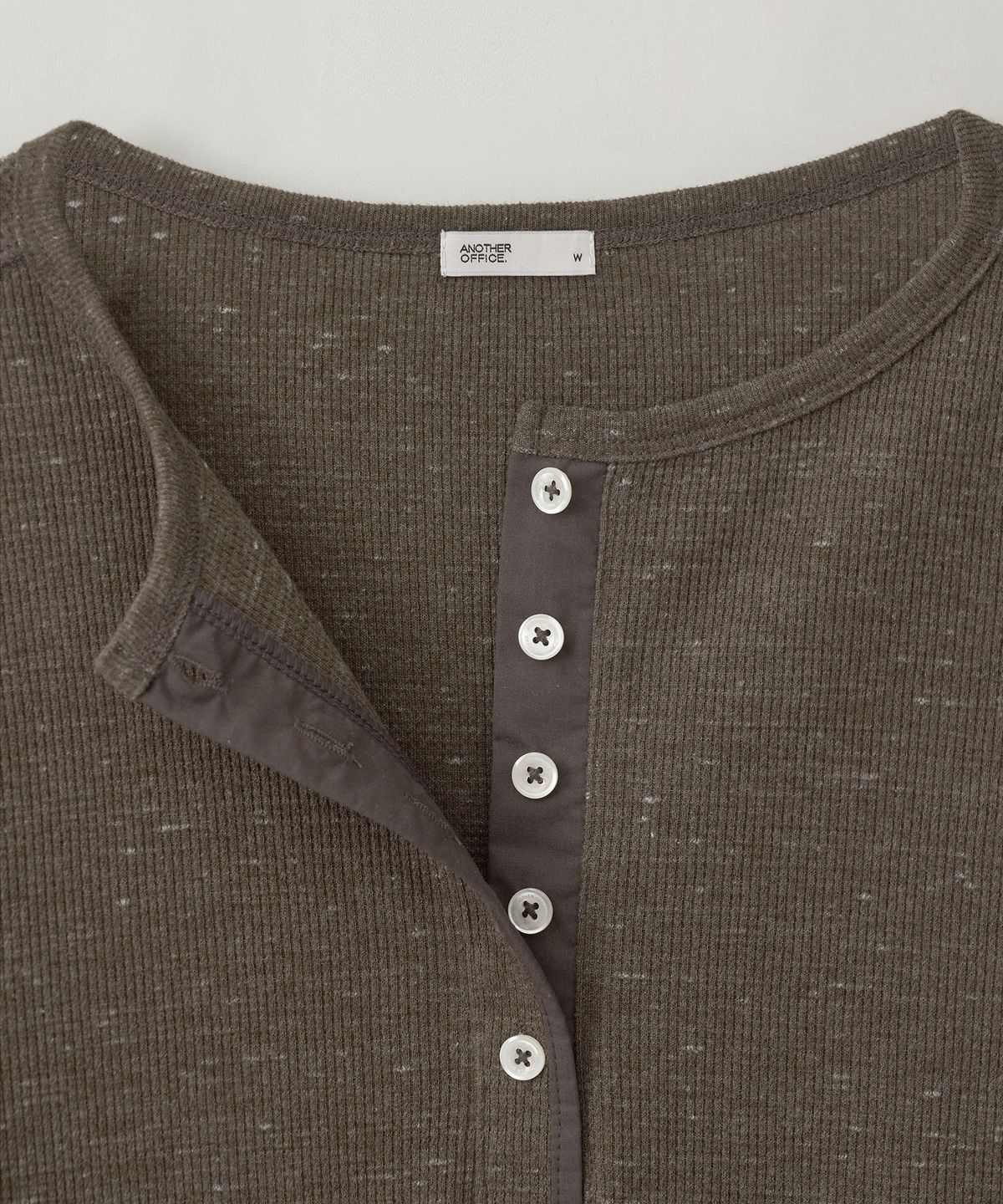 어나더오피스 우먼(ANOTHER OFFICE WOMEN) w. Waffle Henley Shirt (Mild brown)