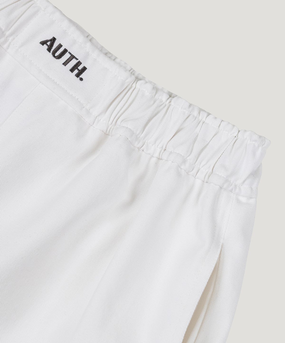 어쓰(AUTH.) 로고 밴딩 코튼 쇼츠 (화이트)