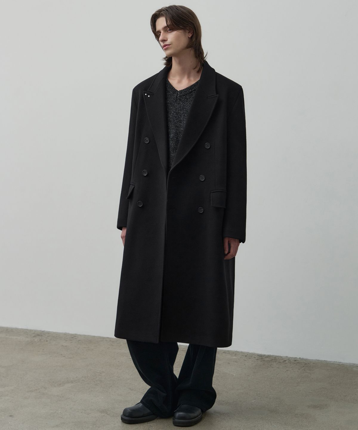 알리스(ALYSS) [WOOL 90] 스터디드 체스터 울 더블 코트 [블랙]