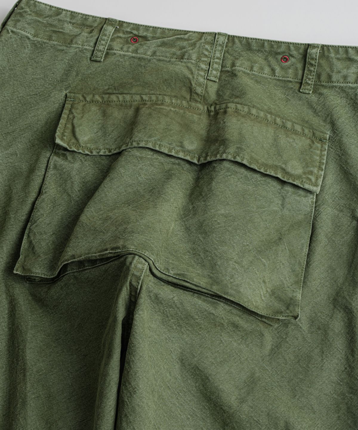 비헤비어(BEHEAVYER) DYED CANVAS P44 MIL PANTS olive green