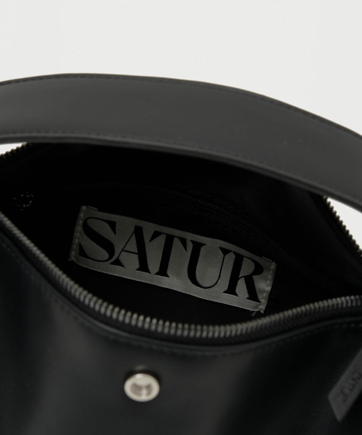 세터(SATUR) 베로나 스몰 스퀘어 백 블랙