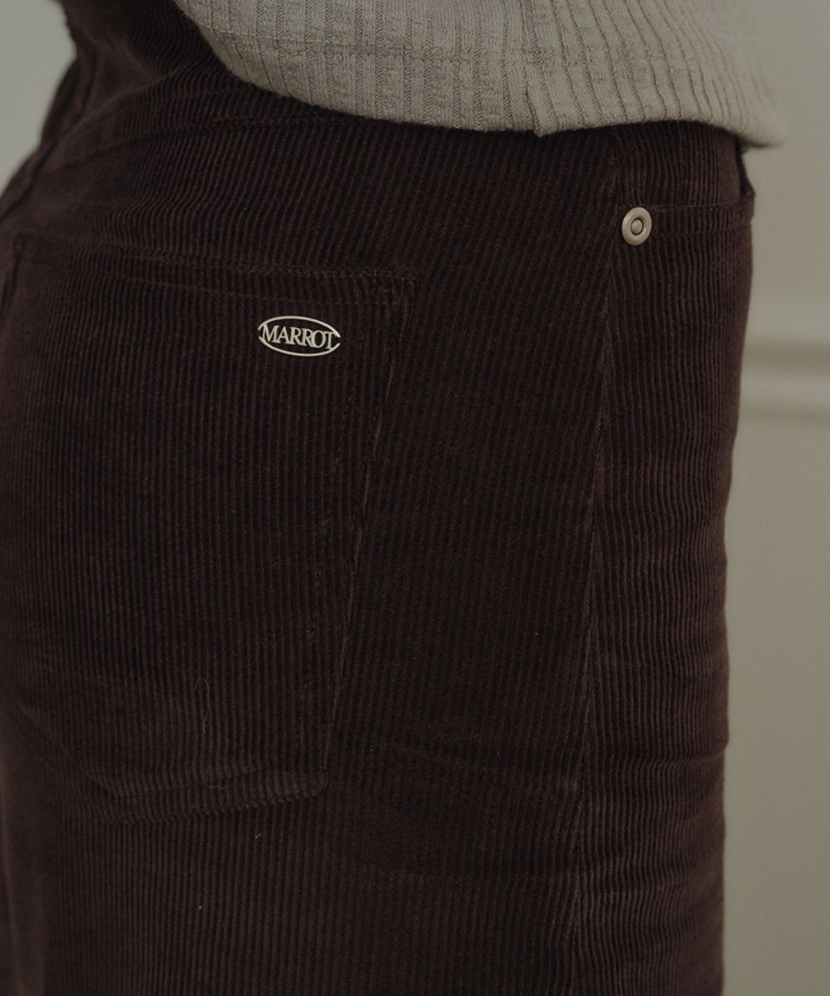 마롯(MARROT) Corduroy Slim Skirt_Brown