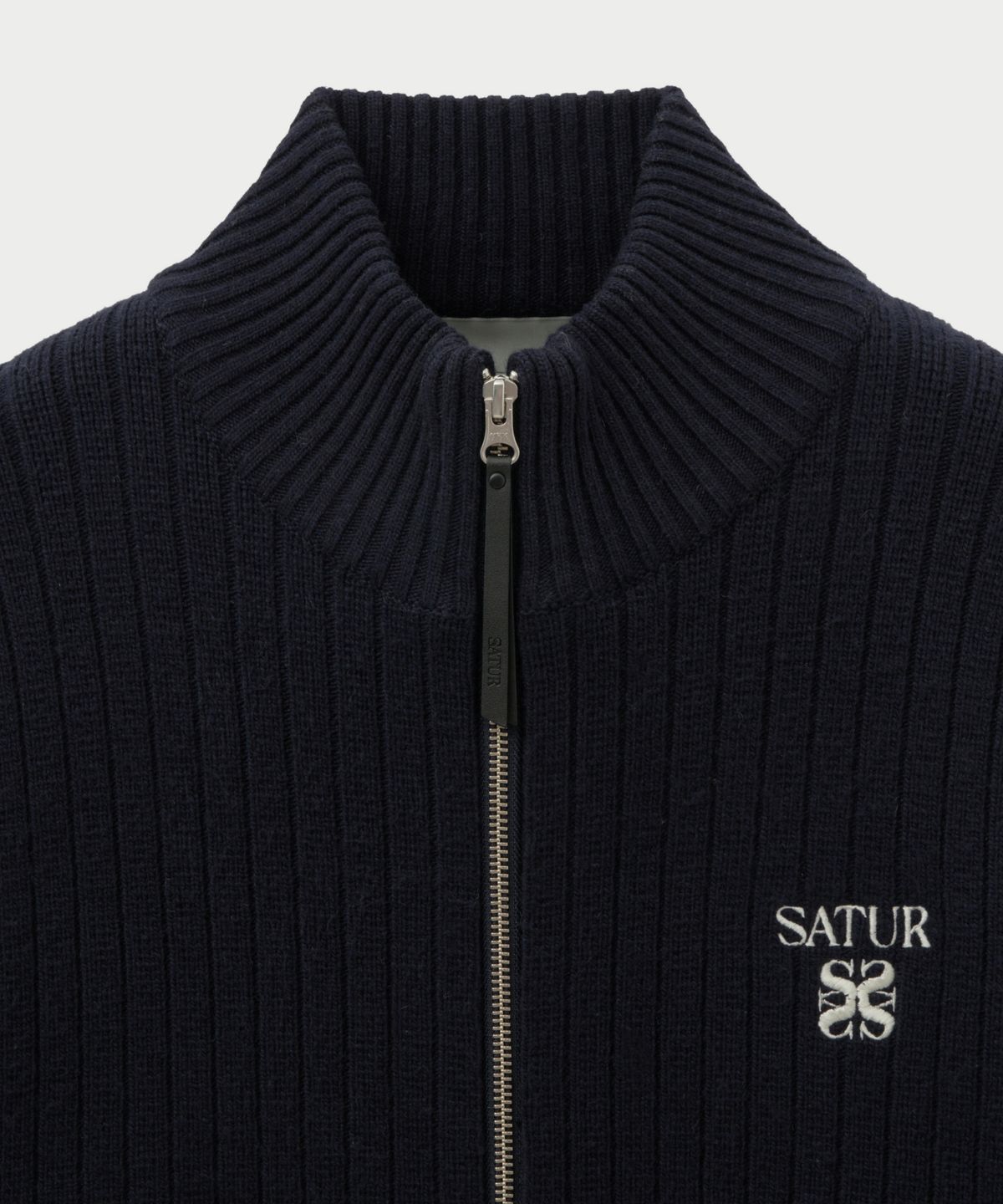 세터(SATUR) 파로 하프 넥 니트 집업 네이비