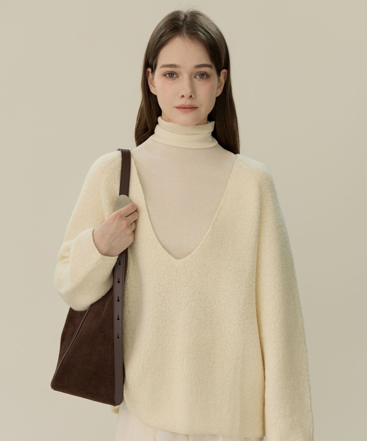 엘리오티(ELLIOTI) V-Neck Wool Boucle Sweater_3Color