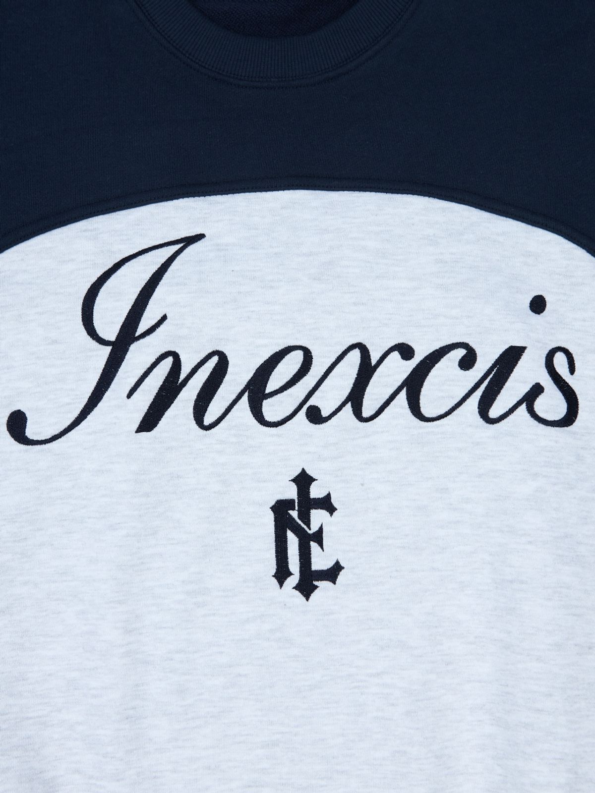 이넥시스(INEXCIS) 프래그먼트 로고 스웻셔츠 (Navy)