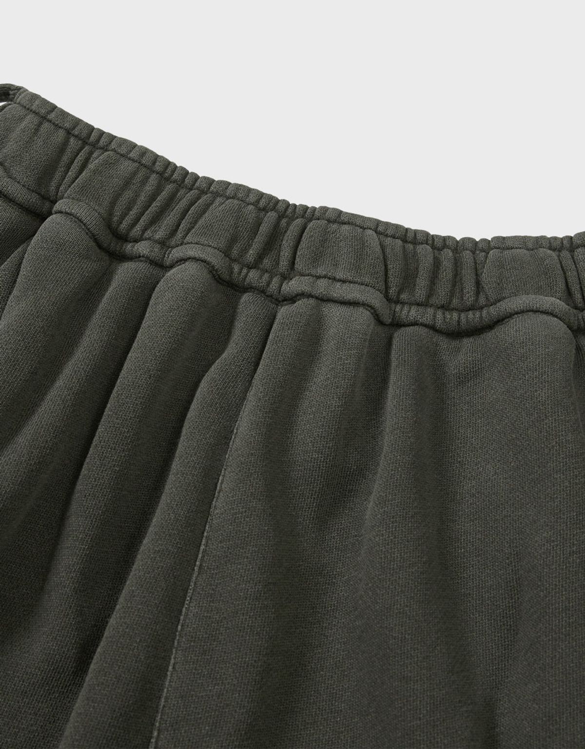 엠엠더블유(MMW) [MMW] FRILL BELTED PIGMENT SWEAT PANTS (CHARCOAL)