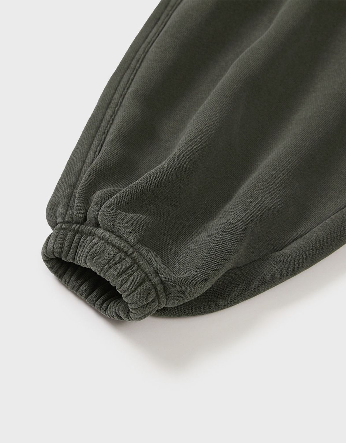 엠엠더블유(MMW) [MMW] FRILL BELTED PIGMENT SWEAT PANTS (CHARCOAL)