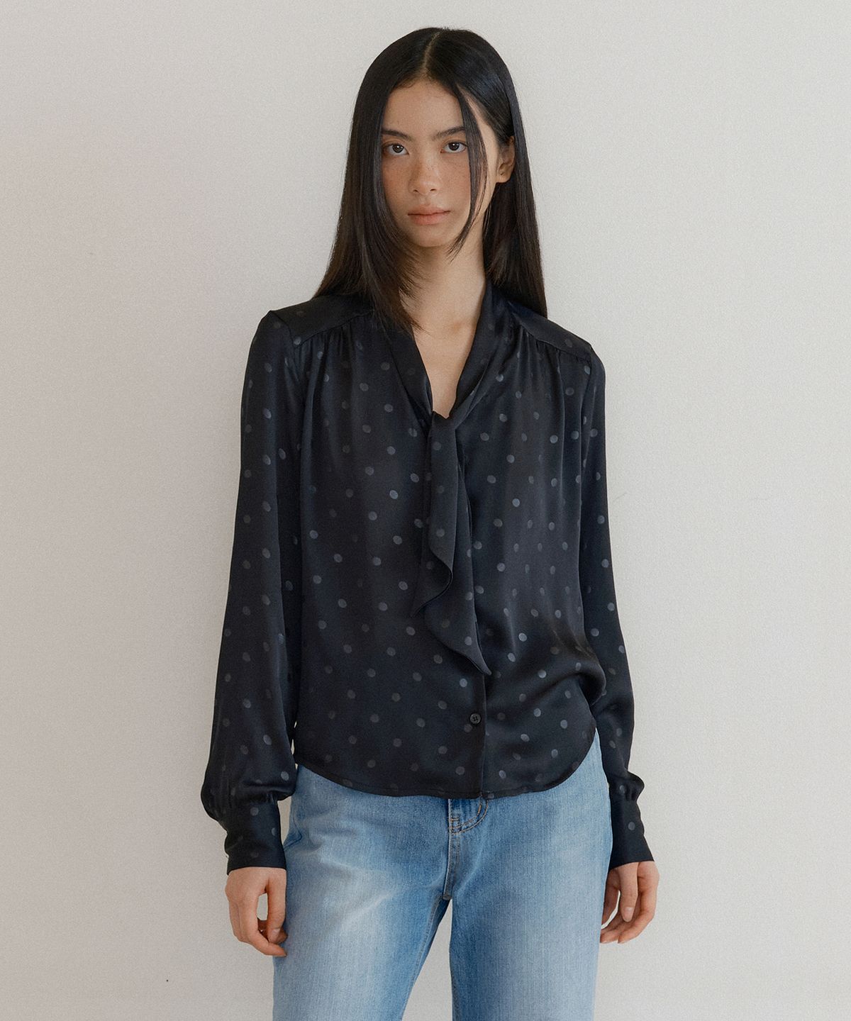 루시르주(LUCIR ZU) Silken Scarf Blouse (dot black)