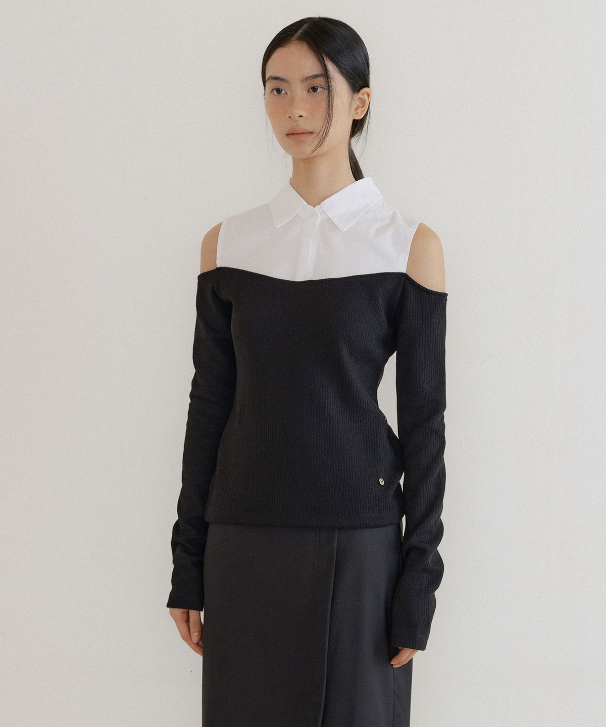 루시르주(LUCIR ZU) F/W Off-Shoulder Shirt Top (black)