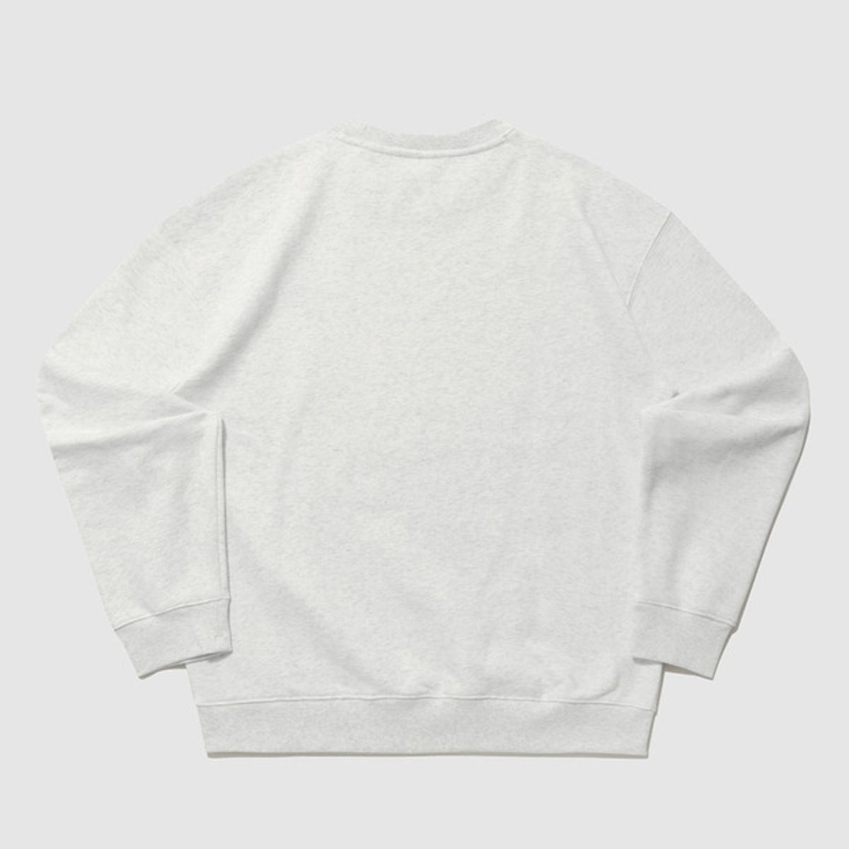 엄브로(UMBRO) 에센셜 기모 스몰로고 맨투맨 아이보리 UQ423CFSO1
