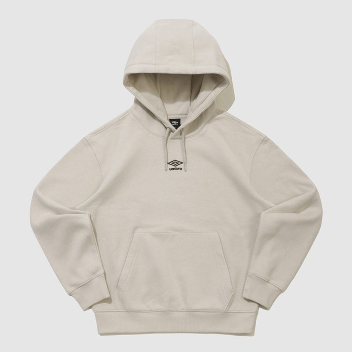 엄브로(UMBRO) 에센셜 기모 스몰로고 후드 티셔츠 베이지 UQ423CHDO1