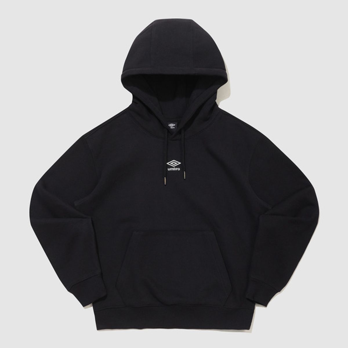 엄브로(UMBRO) 에센셜 기모 스몰로고 후드 티셔츠 블랙 UQ423CHDO1