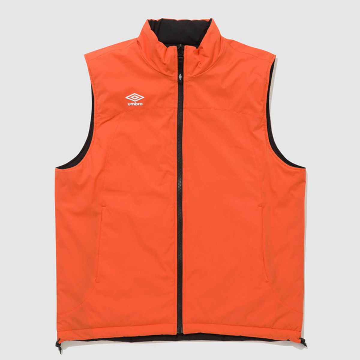 엄브로(UMBRO) PTR 리버서블 인슐레이션 질렛 블랙 UQ421SPVO1