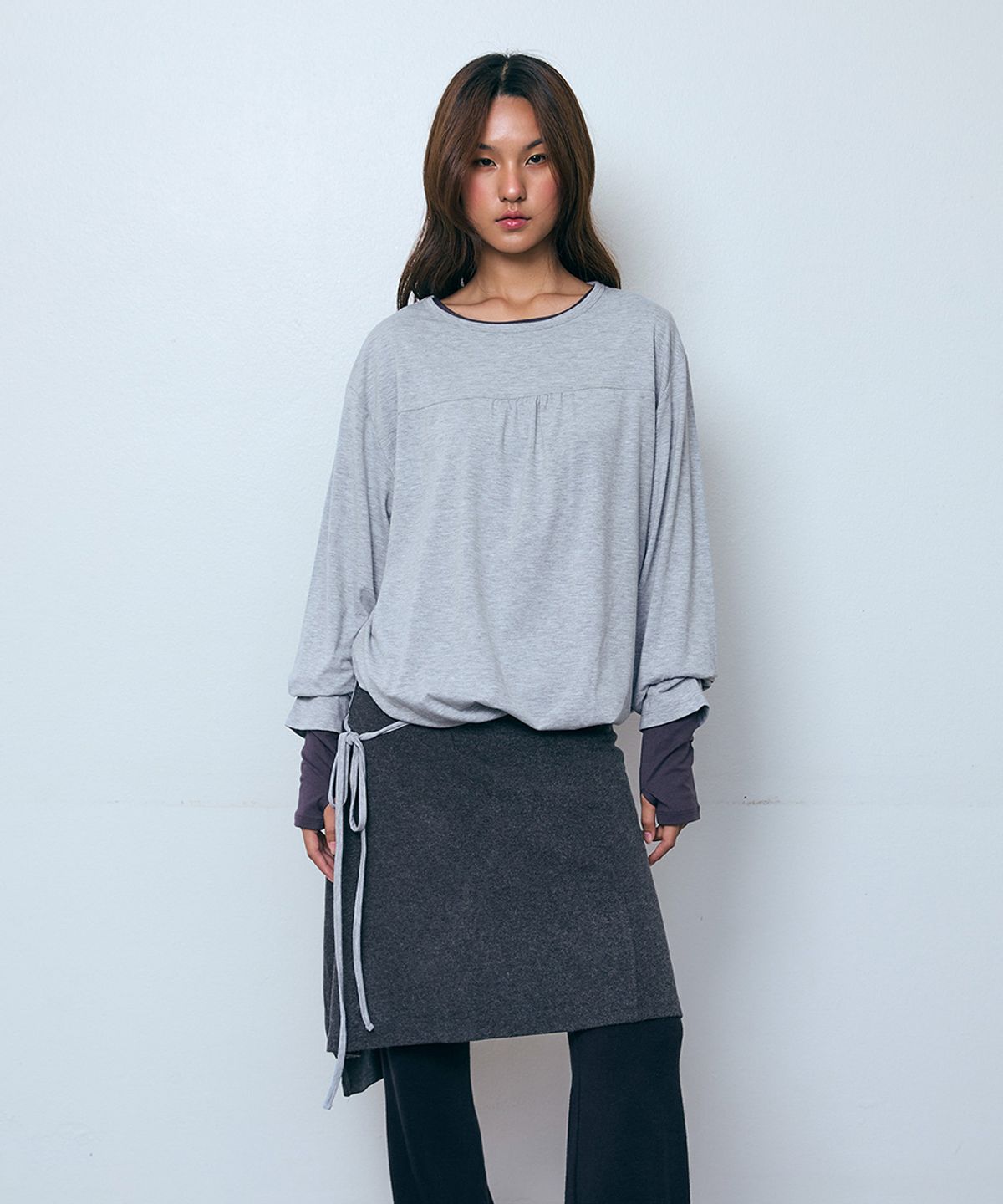 파이시스(PISCESS) 버튼 레이어드 미디 스커트_차콜