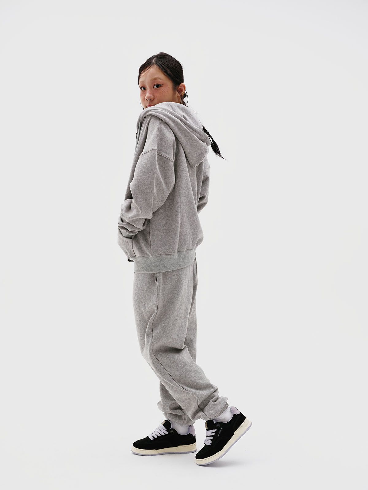 이피티(EPT) STUDDED JOGGER PANTS (MELANGE)
