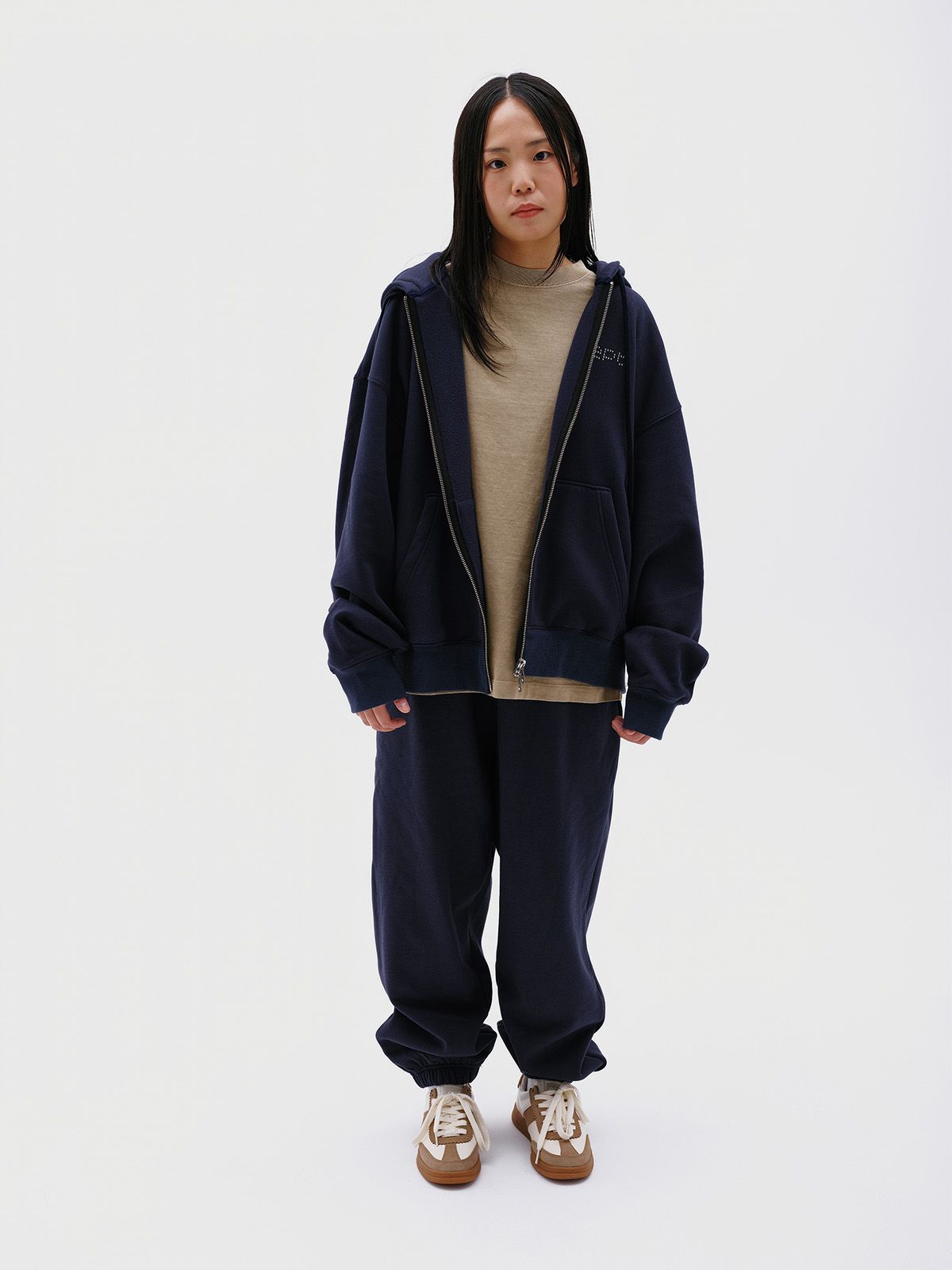 이피티(EPT) STUDDED JOGGER PANTS (NAVY)