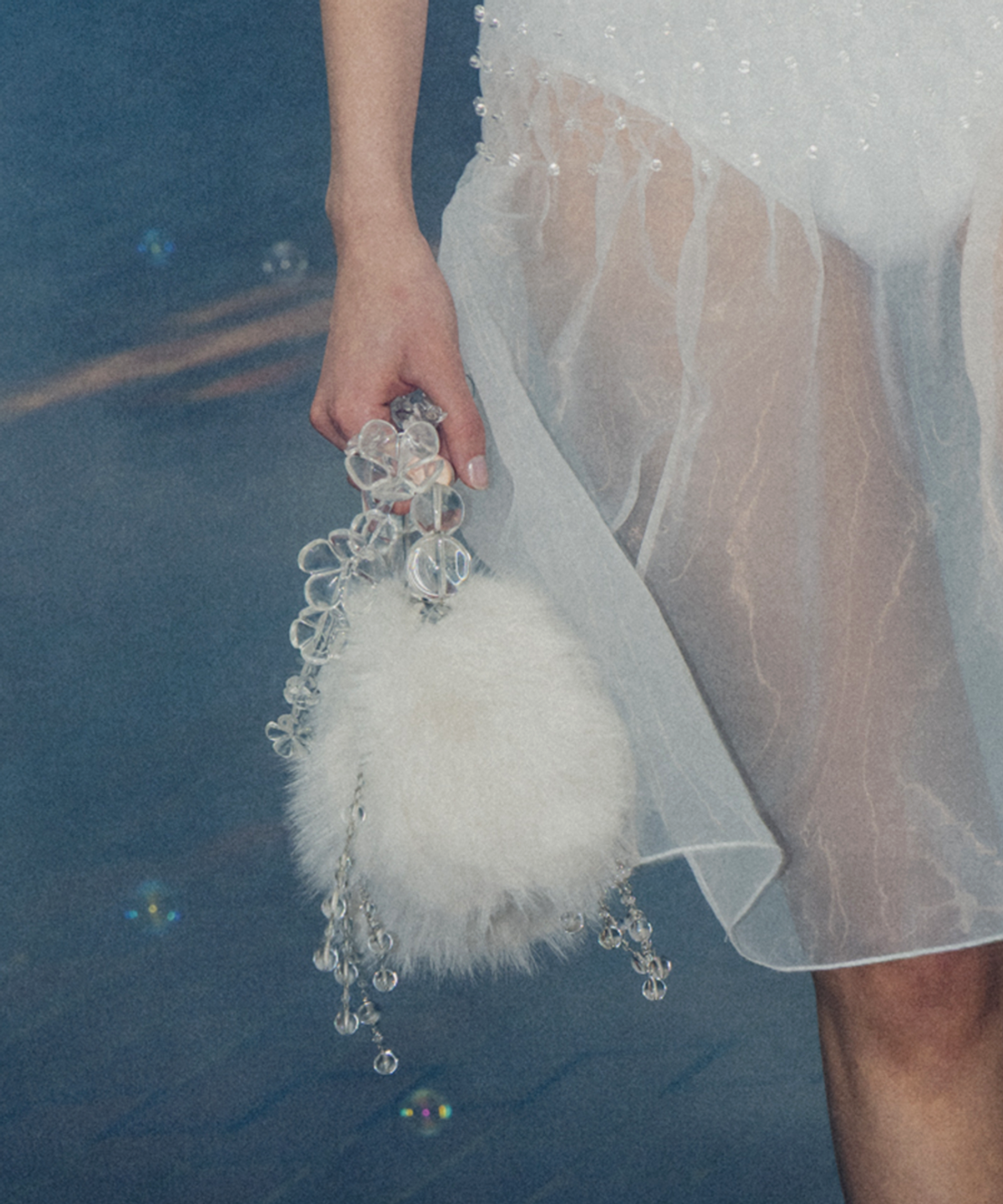 락피쉬웨더웨어(ROCKFISH WEATHERWEAR) [X SUSAN FANG] FURRY BUBBLE RAIN BAG - WHITE
