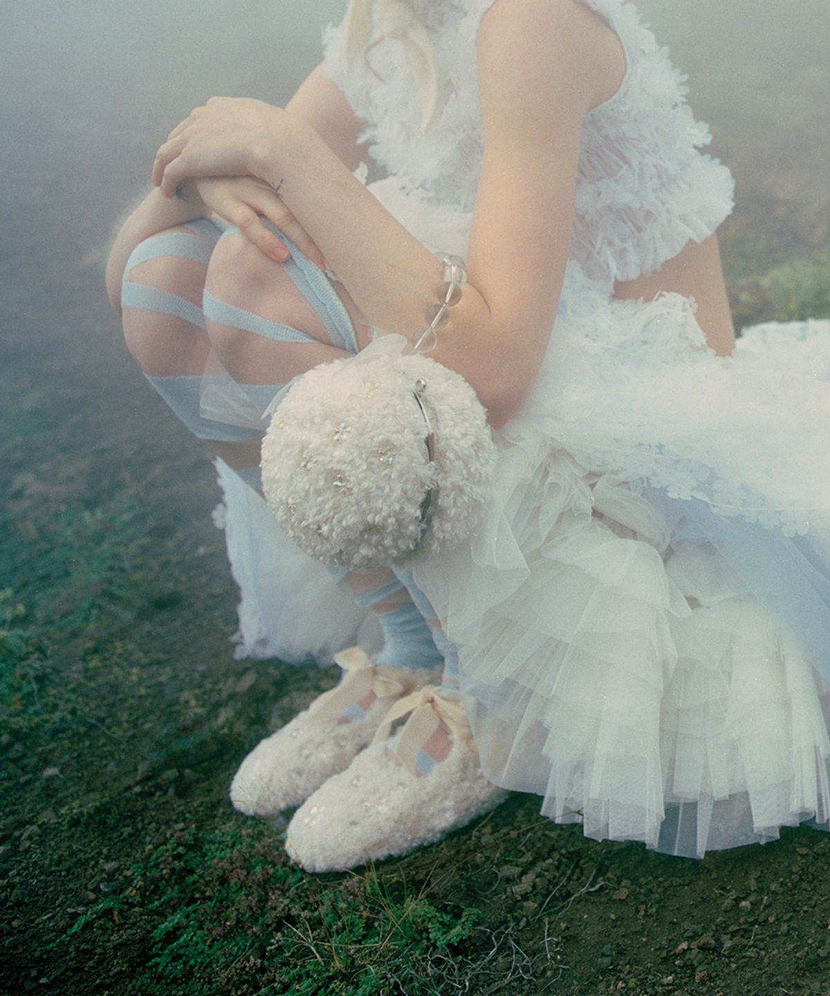 락피쉬웨더웨어(ROCKFISH WEATHERWEAR) [X SUSAN FANG] FURRY BUBBLE BOW BAG - WHITE