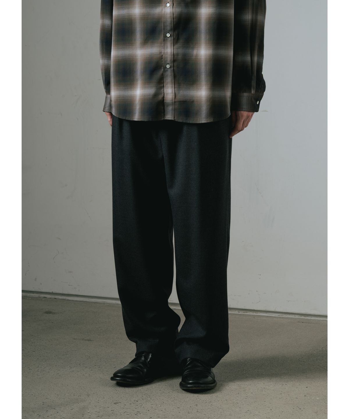 와기(WHAGI) Flannel Wool Pritzker Pants (Charcoal)