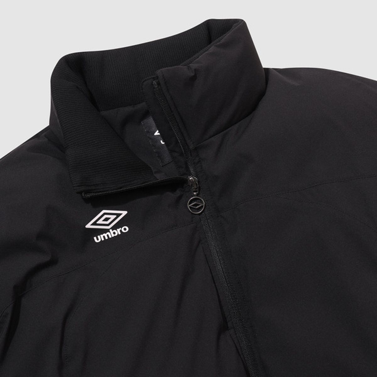엄브로(UMBRO) 우먼스 스탠넥 패딩 자켓 블랙 UQ422SPJO3