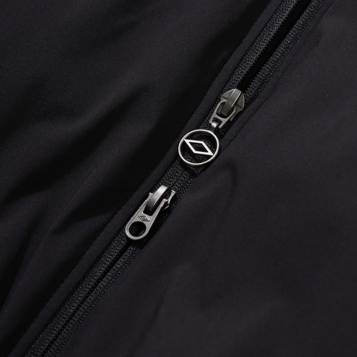 엄브로(UMBRO) 우먼스 스탠넥 패딩 자켓 블랙 UQ422SPJO3