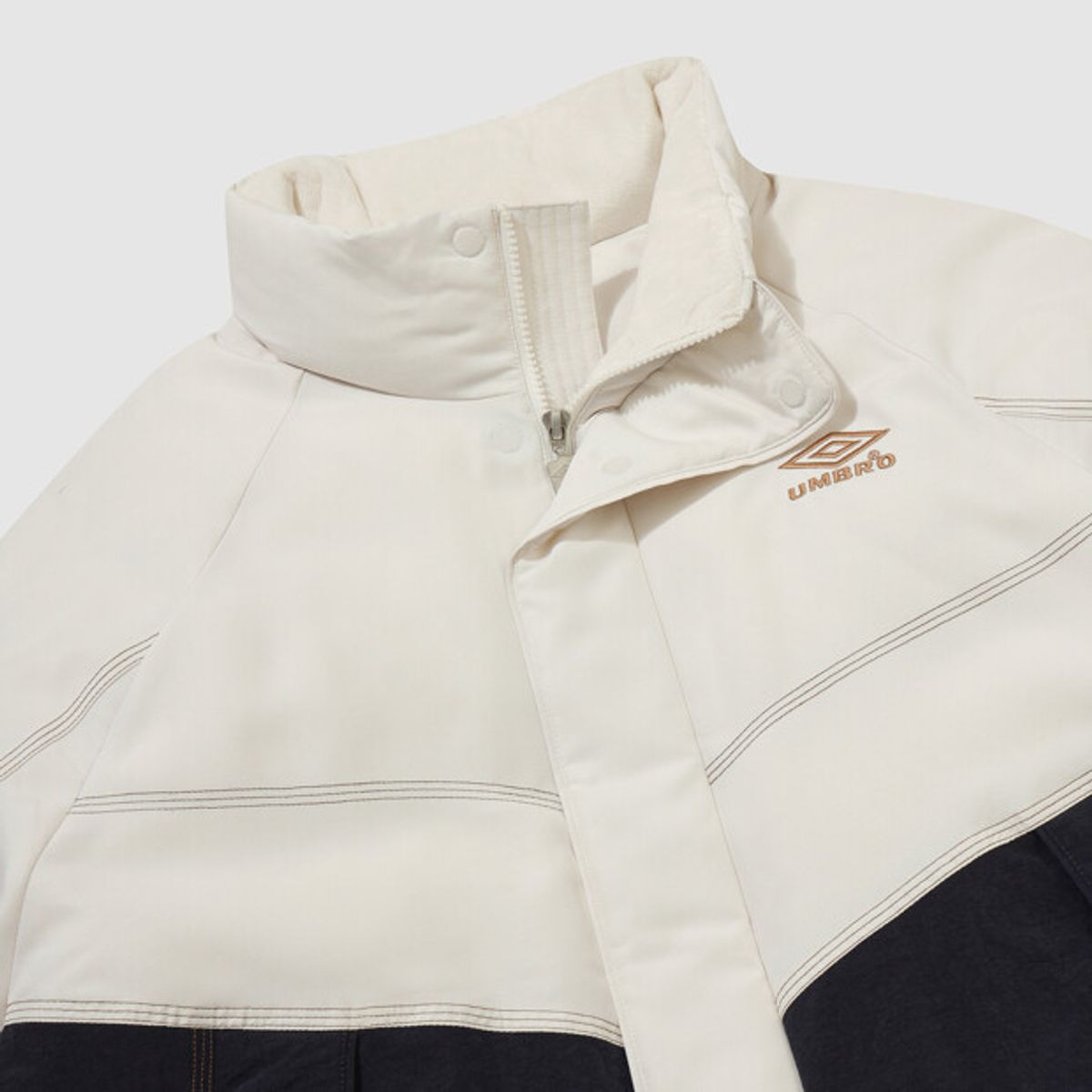 엄브로(UMBRO) 크리스피 타슬란 머스코비 덕 다운 자켓 베이지 UQ321CDJ92