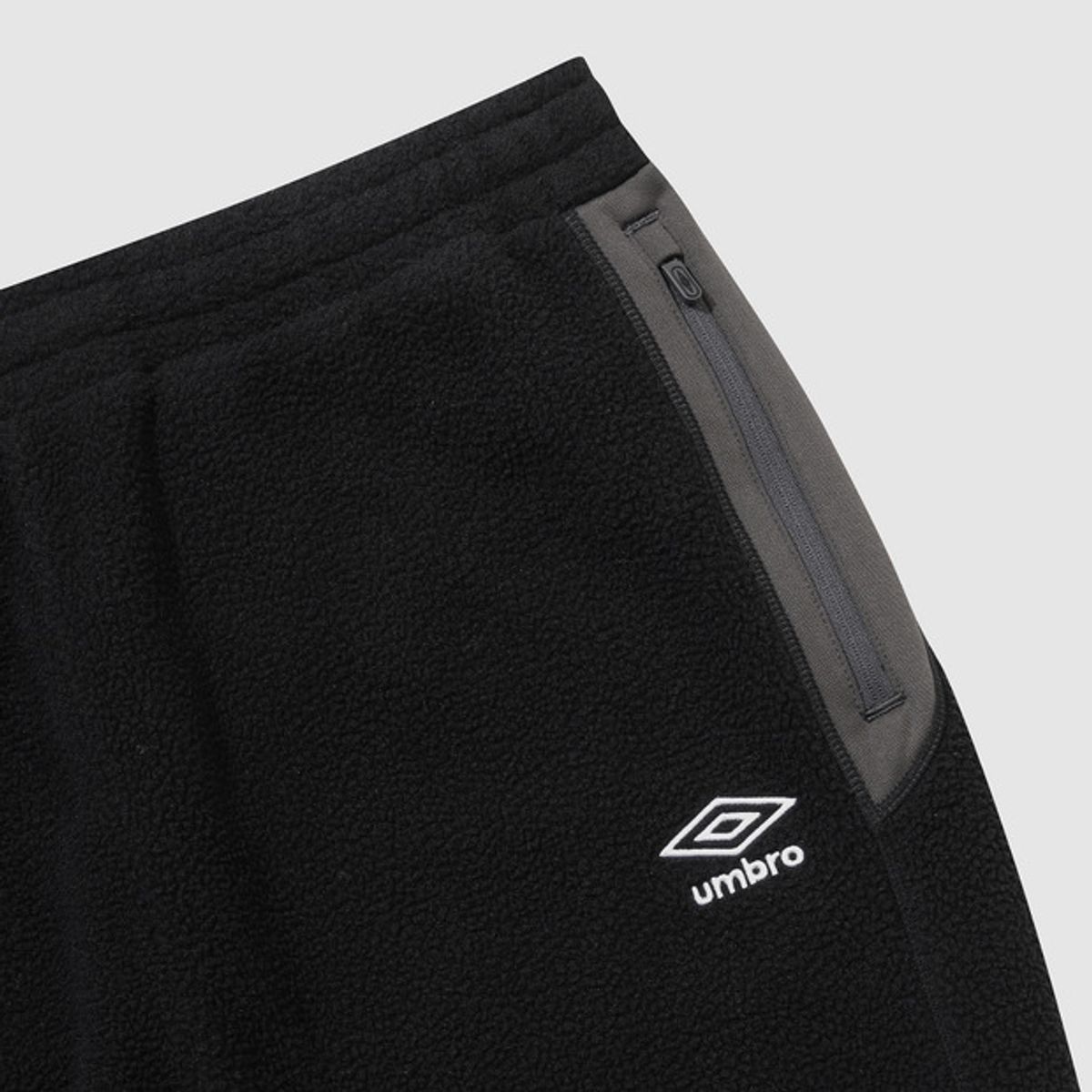 엄브로(UMBRO) 하이브리드 플리스 조거 팬츠 블랙 UQ421SFPO2