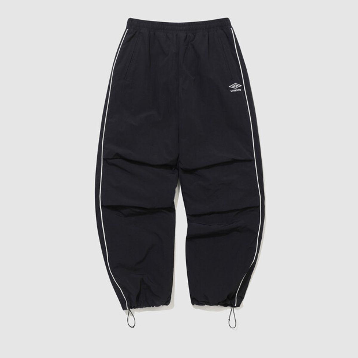 엄브로(UMBRO) 유니온 트랙 와이드 & 조거 2WAY 패딩 우븐 팬츠 블랙 UQ321CPT94