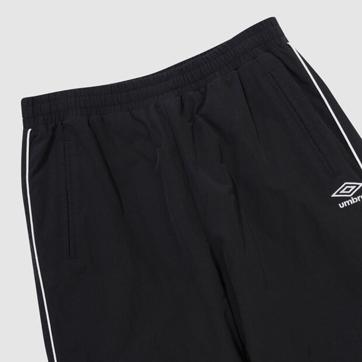 엄브로(UMBRO) 유니온 트랙 와이드 & 조거 2WAY 패딩 우븐 팬츠 블랙 UQ321CPT94