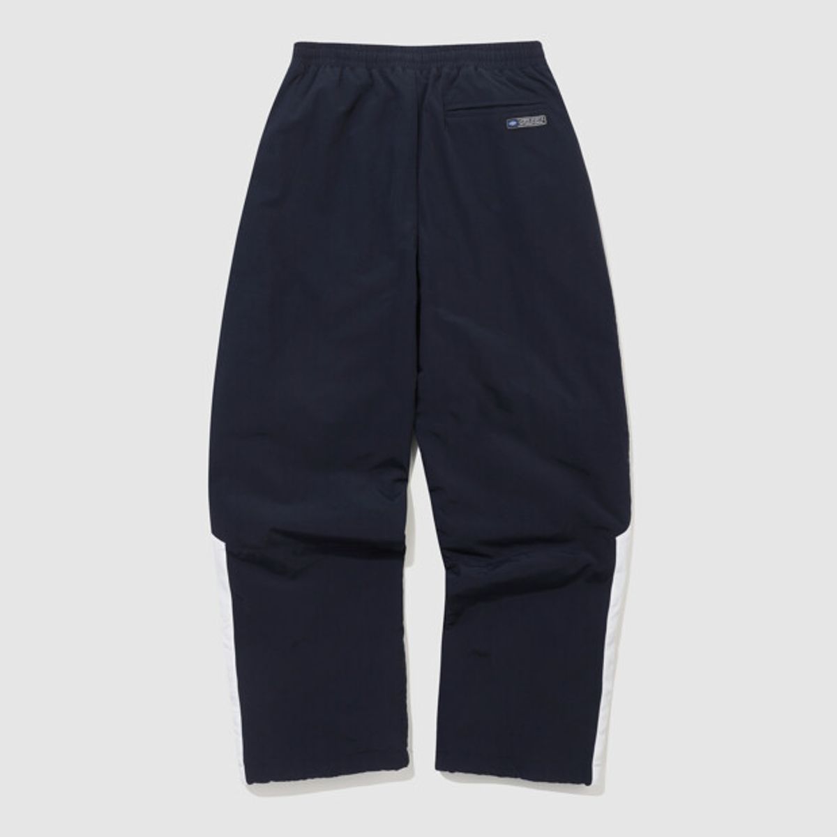 엄브로(UMBRO) 유니온 트랙 와이드 & 조거 2WAY 패딩 우븐 팬츠 네이비 UQ321CPT94