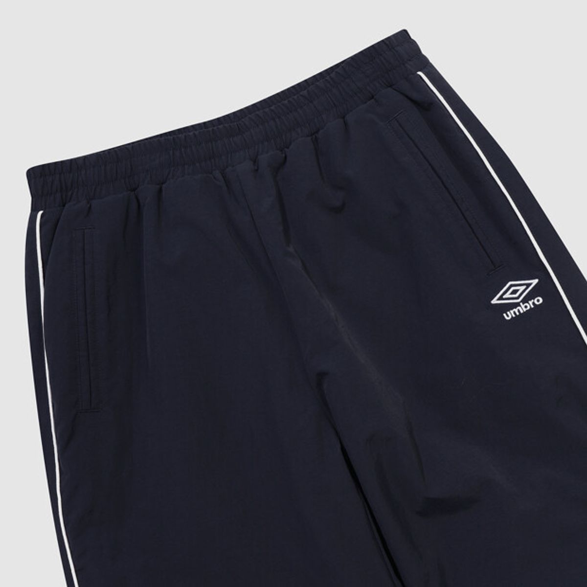 엄브로(UMBRO) 유니온 트랙 와이드 & 조거 2WAY 패딩 우븐 팬츠 네이비 UQ321CPT94